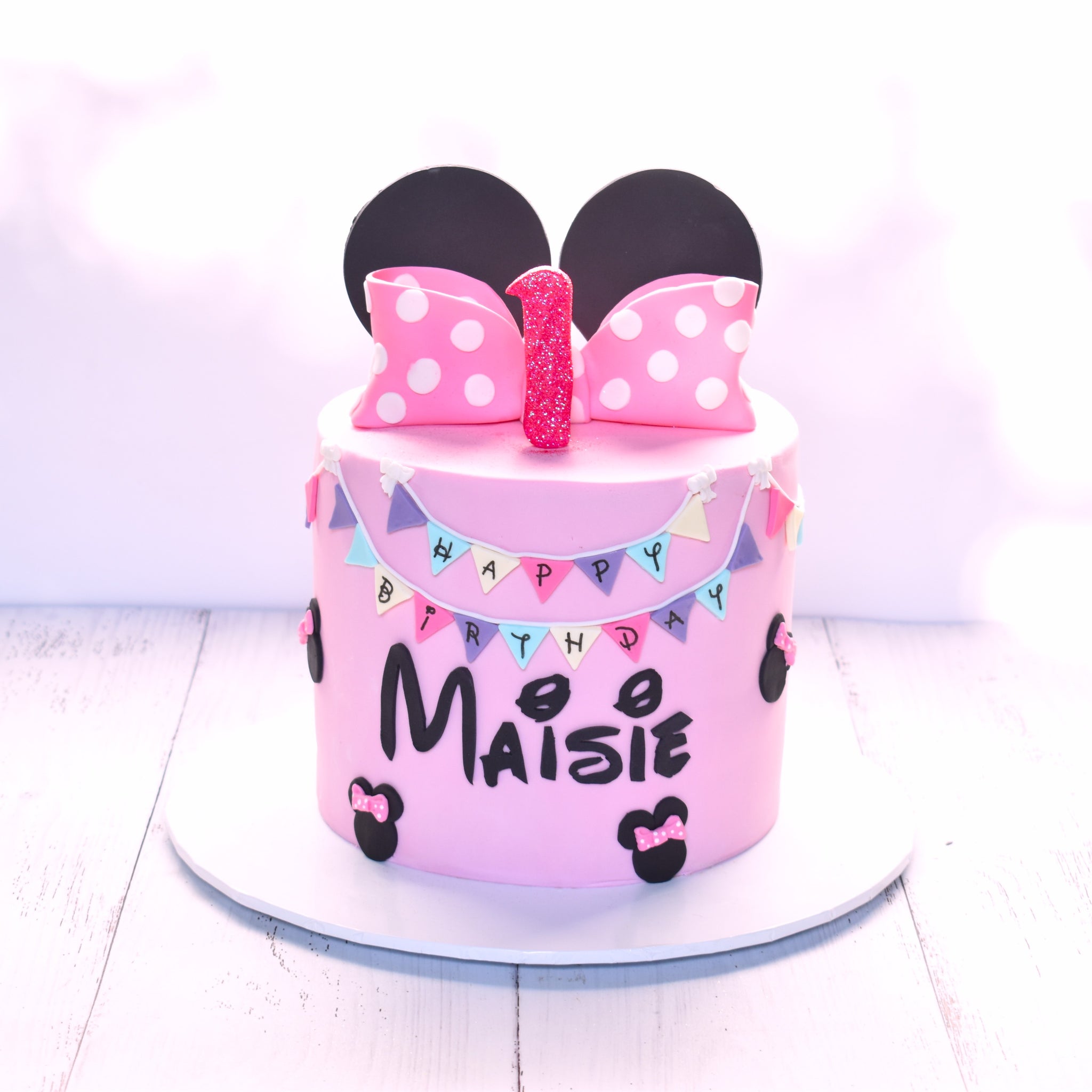 Minnie Mouse themed Cake